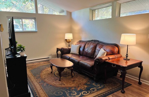 Phoenixville Cabaña | Alpaca Cottage