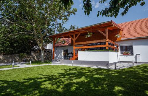 Balatoncsicso Apartamento | Alpakavendégház