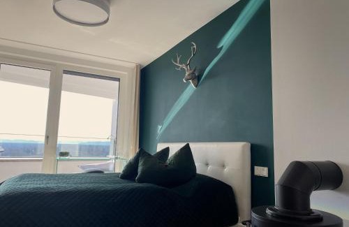 Thalkirchen Casa | ALPEN-PANORAMA SUITE - Einzigartige Privatsuite hoch über München, 12tes OG, Alpenblick, Loggia, Whirlpool, 15 Minuten zum Zentrum, Ruhe und Erholung in der Stadt München für privat und geschäftlich Reisende