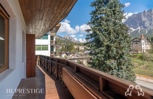Cortina d'Ampezzo Historic Centre Apartamento | Alpenglow Cortina: where luxury becomes emotion