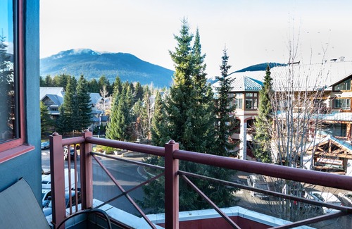 Village North Condominio | Alpenglow Lodge Family & Work Retreat by MVA