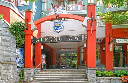 Village North Condominio | Alpenglow Lodge Fika One Bedroom by MVA