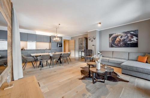Warth Hotel | AlpenParks Hotel & Apartment Arlberg Warth mit Pool