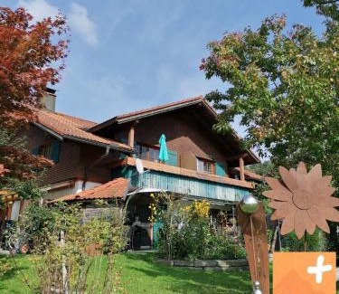 Bad Oberdorf Apartamento | Alpenstyle Ferienwohnung mit Südbalkon in Geisteier's Hüs