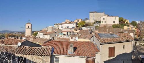 Vinon-sur-Verdon Apartamento | ALPES DE HAUTE PROVENCE , VINON SUR VERDON , UN DES PLUS BEAUX VILLAGE PROVENÇAL DE FRANCE POUR 4 a 5 PERS , TRES GRAND APPT 2 PCES , Tout Confort entièrement équipé