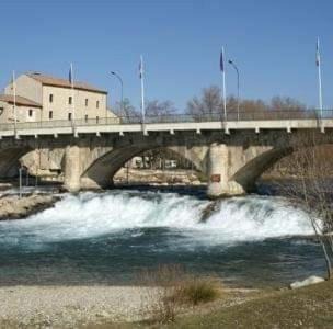 Vinon-sur-Verdon Apartamento | ALPES DE HAUTE PROVENCE , VINON SUR VERDON , UN DES PLUS BEAUX VILLAGE PROVENÇAL DE FRANCE POUR 4 a 5 PERS , TRES GRAND APPT 2 PCES , Tout Confort entièrement équipé