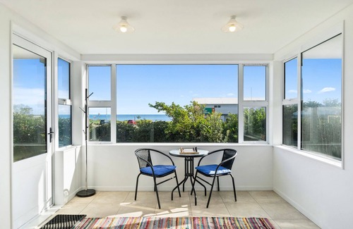 Otaki Beach Casa | Alpha - Otaki Beach Holiday Home
