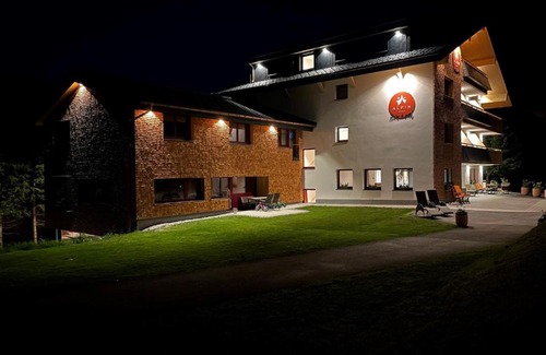 Warth Hotel | Alpin - Studios & Suites