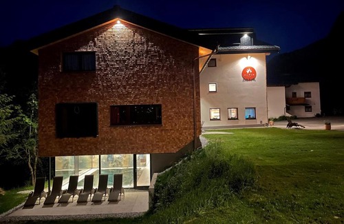 Warth Hotel | Alpin - Studios & Suites