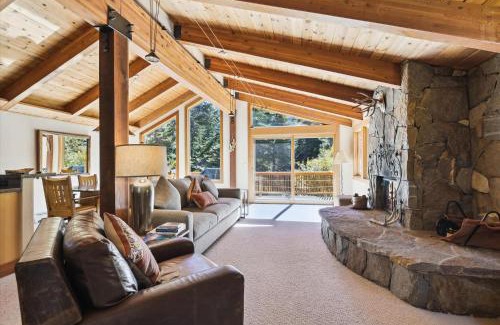 Alpine Meadows Casa | Alpine Adventure- Shuttle to Ski Lifts- Hot Tub- Pet Friendly