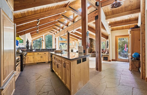 Alpine Meadows Casa | Alpine Adventure - Gorgeous 4 BR en Bear Creek - Jacuzzi privado y Walk to Trails!