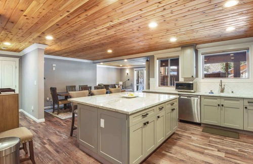 Alpine Meadows Casa | Alpine Chalet – Nature Lovers Rejoice! Chic 4 BDR