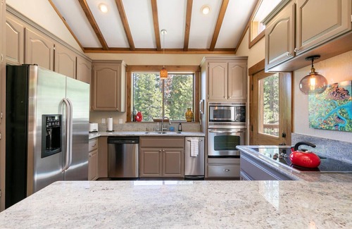 Alpine Meadows Casa | Alpine Escape by Tahoe Getaways - Palisades Ski Shuttle to Slopes