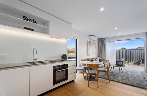 Albert Town Casa | Alpine Grandview Luxury Townhouse