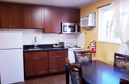 Revelstoke Hotel | Alpine Inn & Suites