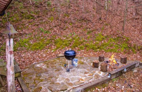 Townsend Casa | Alpine Joy-Hot Tub, Pond Access ,Cozy Cabin Retreat in the Smokies