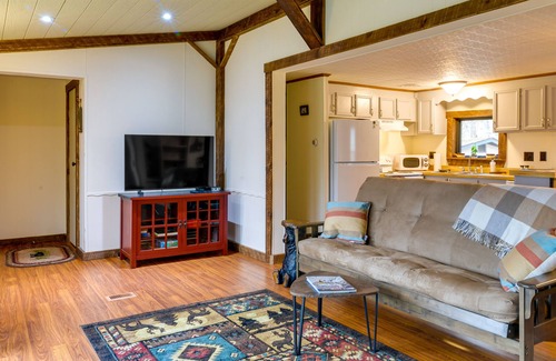 Terra Alta Cabina | Alpine Lake Resort Cabin Rental w/ Pool Access!