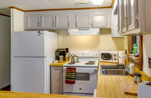 Terra Alta Cabina | Alpine Lake Resort Cabin Rental w/ Pool Access!