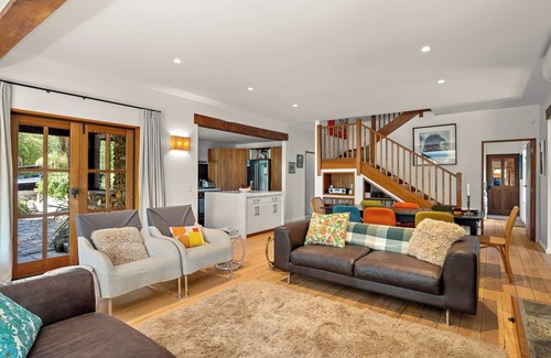 Wanaka Casa | Alpine Lodge - Botanical Oasis