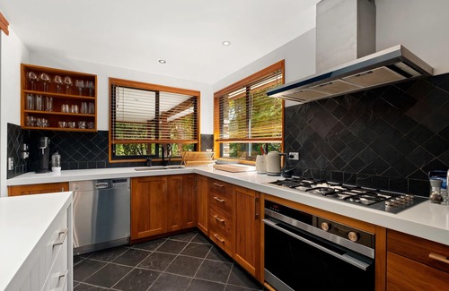 Wanaka Casa | Alpine Lodge - Botanical Oasis