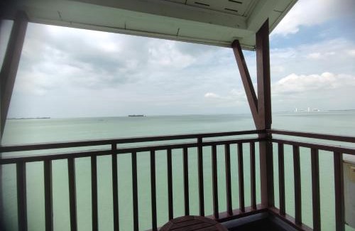 Taman Tanjung Chalet De Esquí | Alpine LXPD Full Seaview Water Chalet