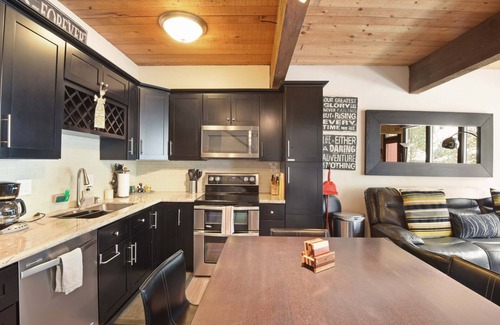 Tahoe City Casa | Alpine Manor Retreat | Mountain Relaxation