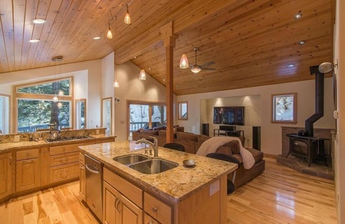 Alpine Meadows Casa | Alpine Meadows home w/ Private Hot Tub, Close to hiking, Fireplace- Mineral Springs Getaway