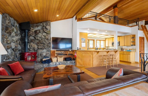 Twin Peaks Casa | Gorgeous 4br Home con impresionantes vistas Bañera de hidromasaje y. Cerca Presidente Sherwood en Alpine Meadows!