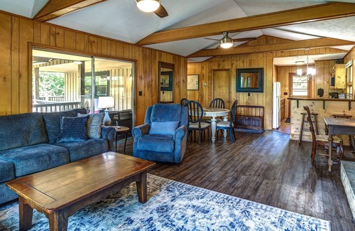 Blowing Rock Cabaña | Alpine Walking Distance To App Ski 2 Bedroom Cottage by Redawning