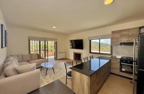 Kfardebian Apartamento | Alta Faqra 3BR w Terrace