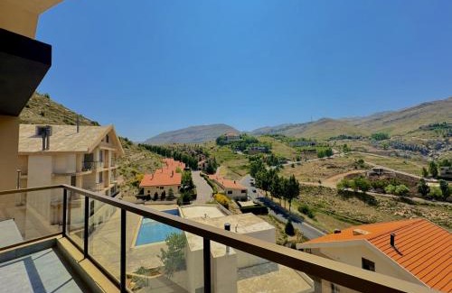 Kfardebian Apartamento | Alta Faqra 3BR w Terrace