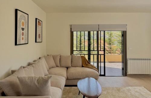 Kfardebian Apartamento | Alta Faqra 3BR w Terrace