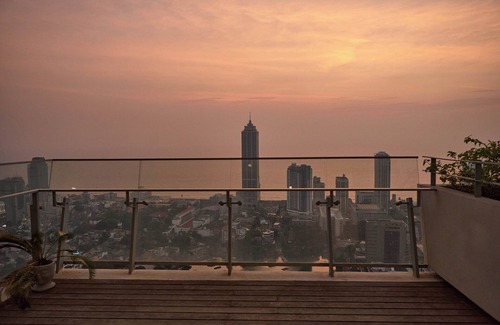 Hunupitiya Apartamento | Altair Luxury Colombo by Miracle apartment,fitness room in enchanting Colombo