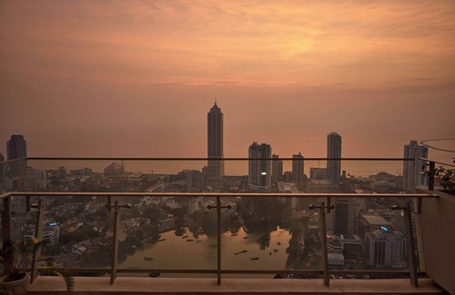 Hunupitiya Apartamento | Altair Luxury Colombo by Miracle apartment,fitness room in enchanting Colombo