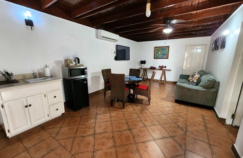 Montego Bay Hotel | Altamont West Hotel