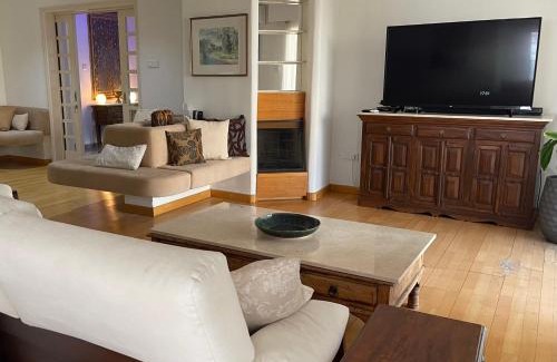 Politiko Apartamento | AltaVita - Serviced upper house with heraldic features