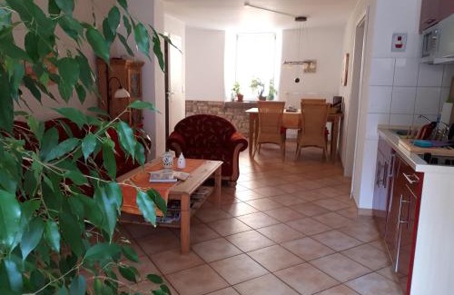 Erbes-Budesheim Apartamento | Alte Backstube - Ferienwohnung & Appartement