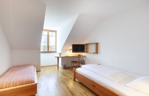 Munchen District Hotel | Alter Wirt GmbH in Grünwald
