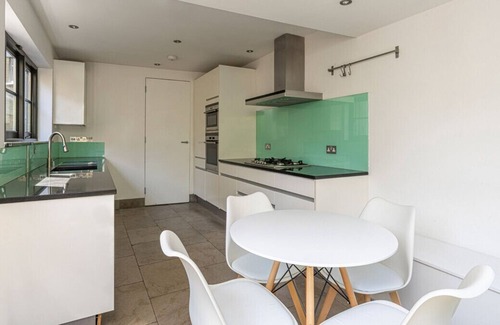 Notting Dale Casa | ALTIDO Picturesque 4-bed house w/ patio