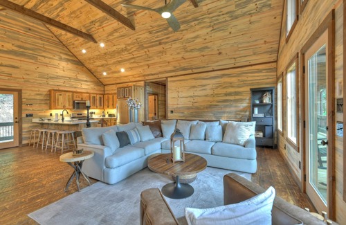 Epworth Cabina | Altitude Adjustment - Epworth GA- New Listing