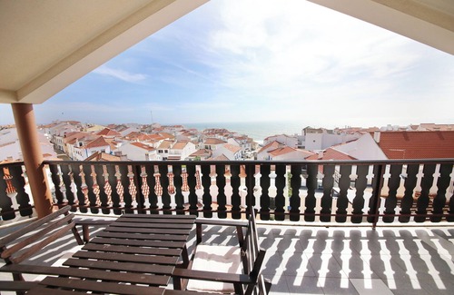 Ericeira Apartamento | Alto da Pirica 2: Top floor apartment in the center, terrace, sea view & barbecue