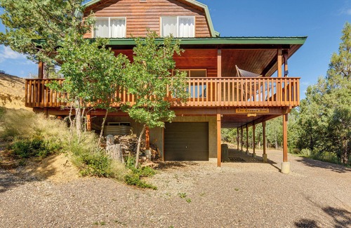 Long Valley Junction Cabaña | Alton Cabin w/ Deck ~ 2 Mi to Dixie Nat'l Forest!