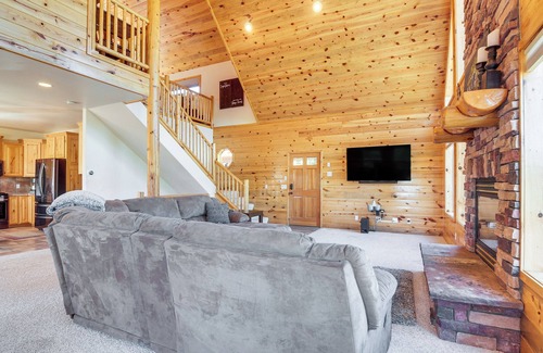 Long Valley Junction Cabina | Alton Cabin w/ Wraparound Deck, Forest Views