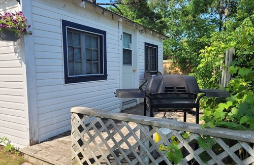Wasaga Beach Cabaña | Alton Lodges