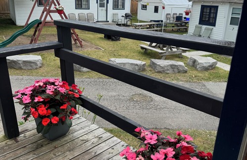 Wasaga Beach Cabaña | Alton Lodges