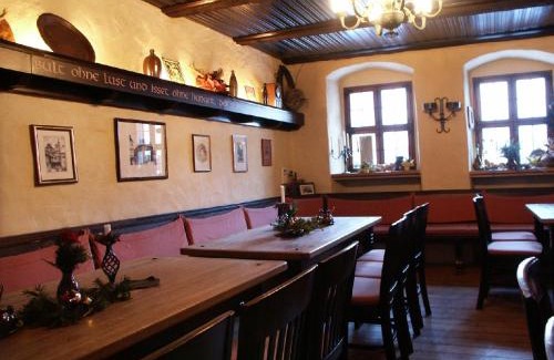 Zittau Apartamento | Altstadt Apartment Zittau - stilvolle familienfreundliche Ferienwohnung 78qm am Zittauer Museum und Zittauer Gebirge im Herzen der Oberlausitz mit eigenem Parkplatz ideal zum Wandern im Dreiländereck
