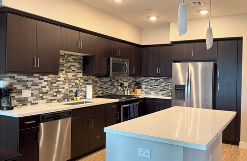 Carmel Valley Apartamento | Altura Luxury Apartment offers a stunning 1 bed, 1 bath coastal retreat