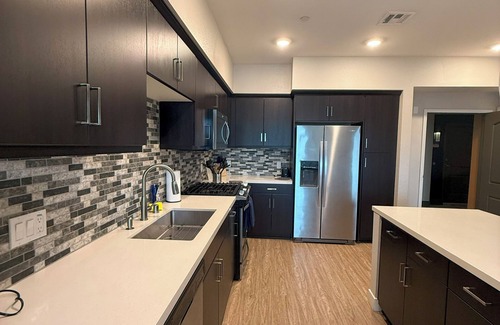 Carmel Valley Apartamento | Altura Luxury Apartment offers a stunning 1 bed, 1 bath coastal retreat