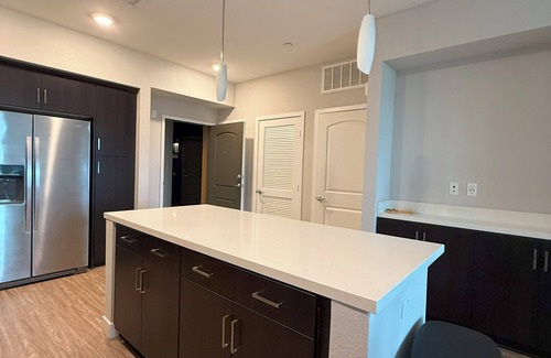 Carmel Valley Apartamento | Altura Luxury Apartment offers a stunning 1 bed, 1 bath coastal retreat