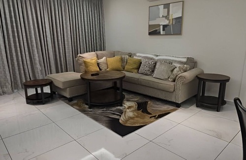Kumasi Apartamento | Alveera Apartments, Spacious 4-bedroom in charming Kumasi with WiFi, AC